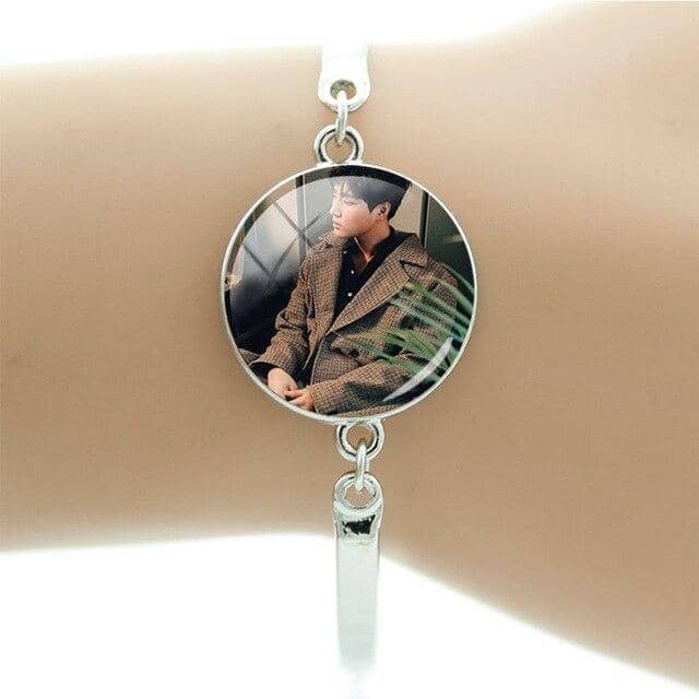 Kpop Newest 2019 Trendy Day6 Bracelet Glass Cabochon Dome Sungjin YoungK Wonpil Dowoon Photo Bracelet Chain Bangle DAY14 that you'll fall in love with. At an affordable price at KPOPSHOP, We sell a variety of 2019 Trendy Day6 Bracelet Glass Cabochon Dome Sungjin YoungK Wonpil Dowoon Photo Bracelet Chain Bangle DAY14 with Free Shipping.