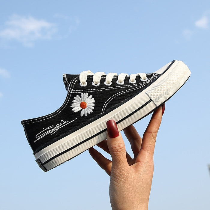 KPOP G-Dragon Embroidery Daisy Canvas Shoes